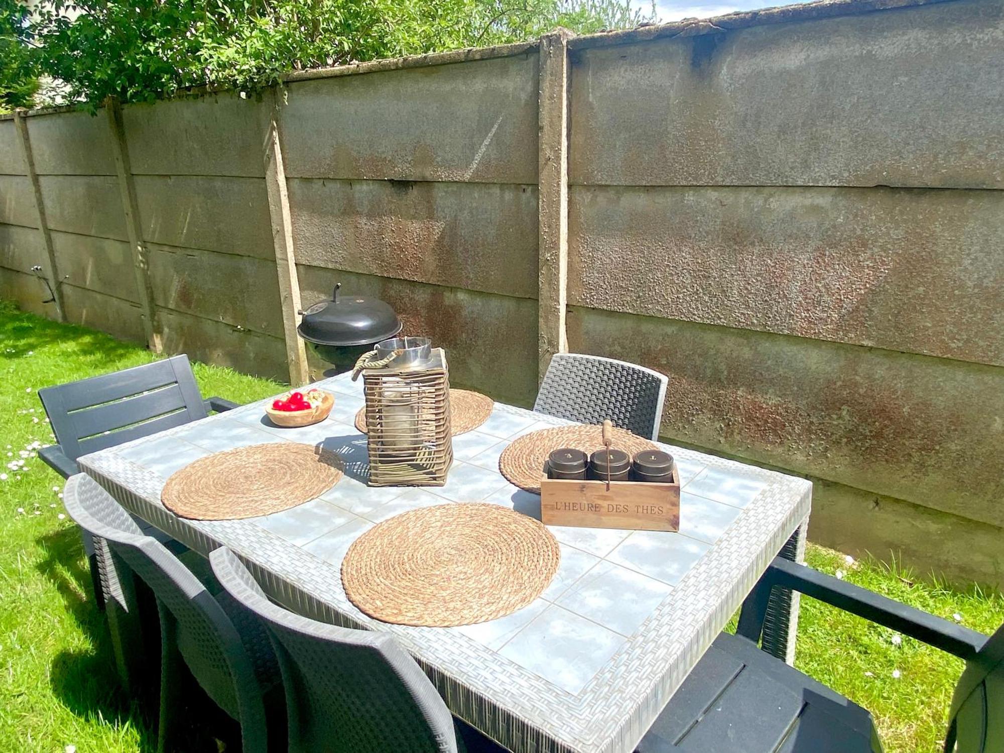 Une Ambiance Cosy Avec Jardin Privatif Nassandres Exterior foto